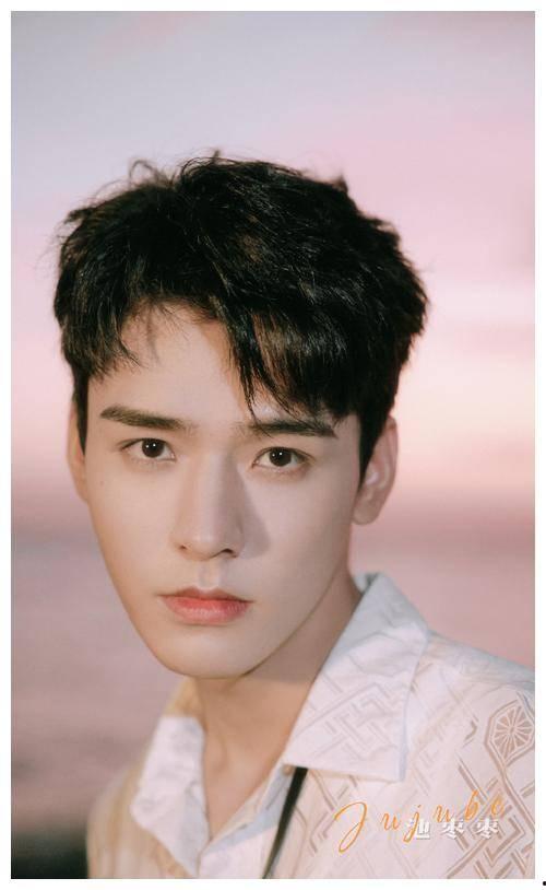 龚俊热巴最新爆料视频大全,甜蜜互动引热议，粉丝直呼太养眼！”